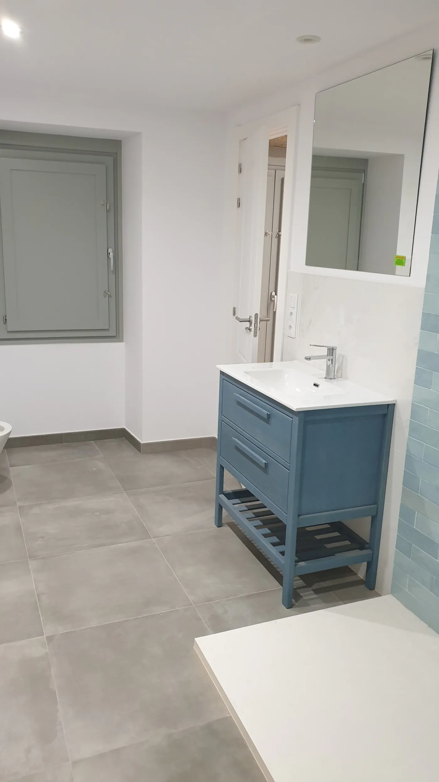 Baño contemporáneo, trabajo de Camarán Reformas